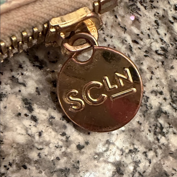 Floral Patterned Pouch - Picture 2 of 5